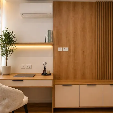 Апартаменты Urban Getaway With Free Parking *