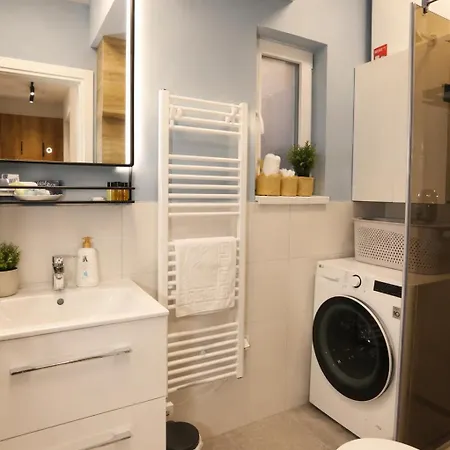 Urban Getaway With Free Parking * Сараево