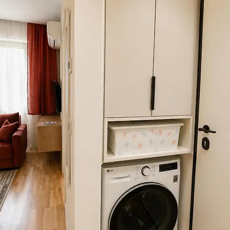 Urban Getaway With Free Parking Апартаменты *