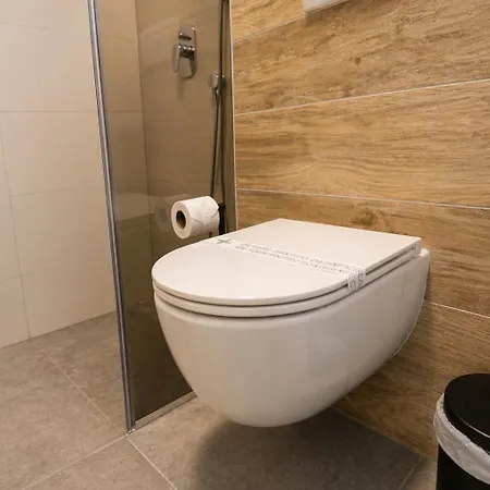 Urban Getaway With Free Parking Апартаменты Сараево
