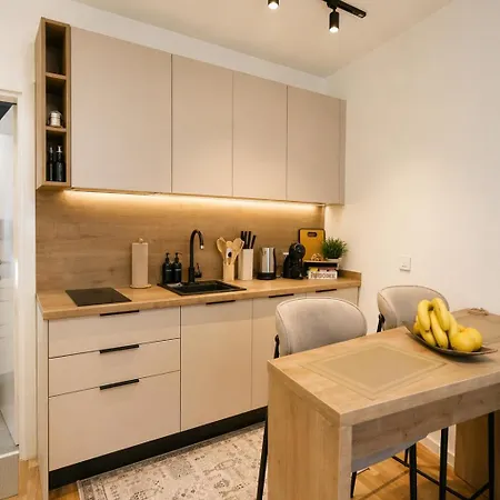Апартаменты Urban Getaway With Free Parking Сараево